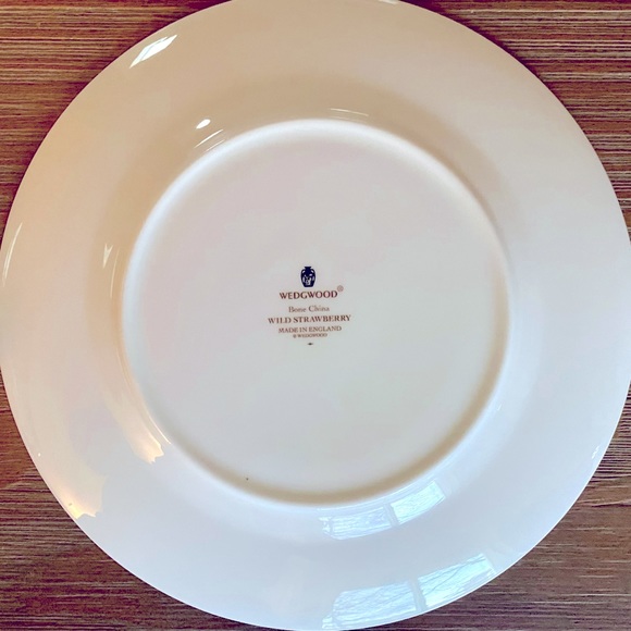 COPY - NEW WEDGEWOOD WILD STRAWBERRY SALAD PLATE - Picture 3 of 4